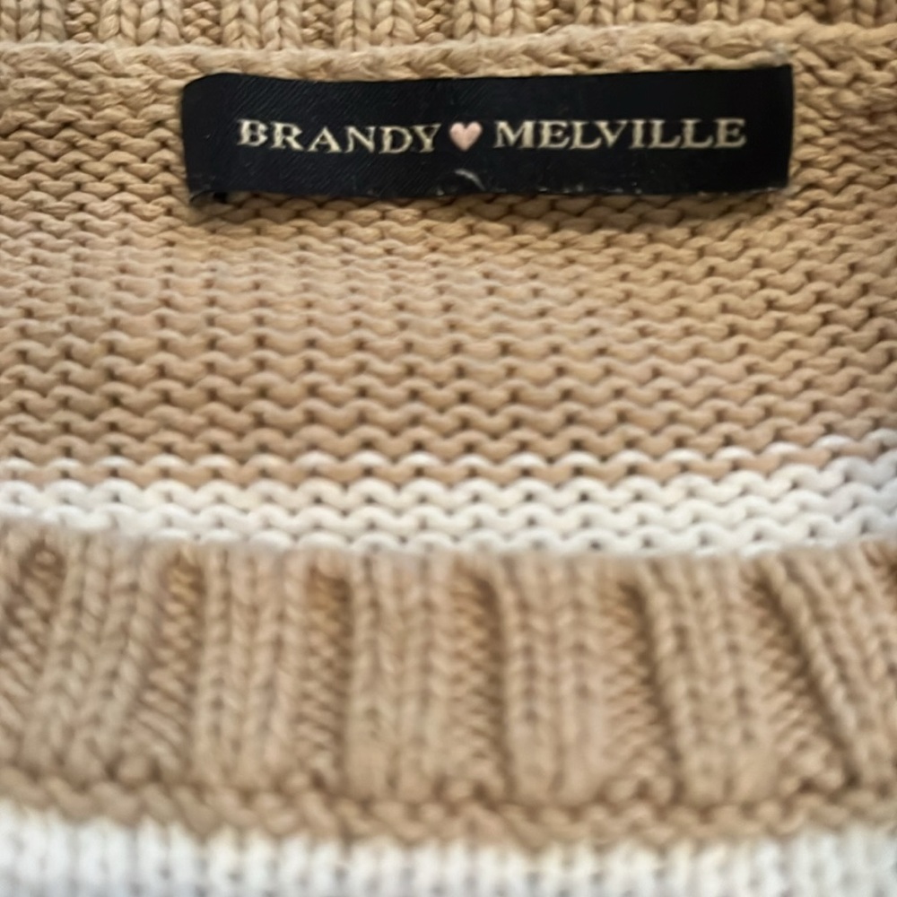 Brandy Melville Crewneck Sweater - Picture 3 of 4
